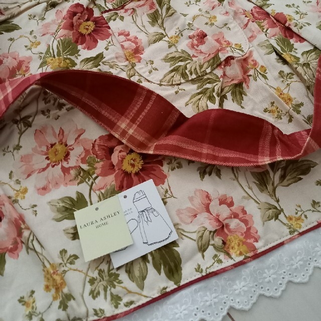 LAURA ASHLEY(ローラアシュレイ)の♡ローラアシュレイエプロン新品♡ レディースのレディース その他(その他)の商品写真