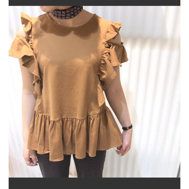 SNIDEL(スナイデル)のスナイデル　デザインカットフリルブラウス レディースのトップス(シャツ/ブラウス(半袖/袖なし))の商品写真