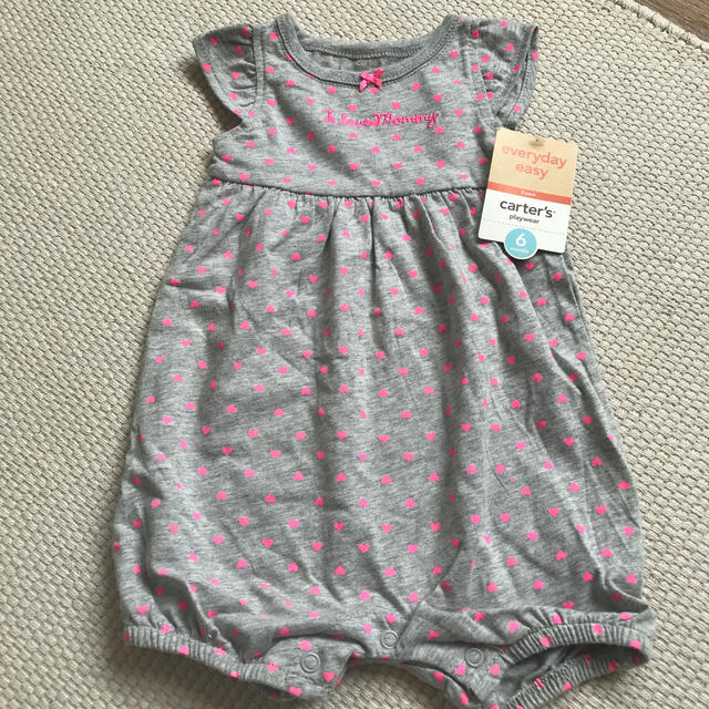 carter's(カーターズ)の新品・未使用品☆Carter's ロンパース　ハート　6ヶ月 キッズ/ベビー/マタニティのベビー服(~85cm)(ロンパース)の商品写真