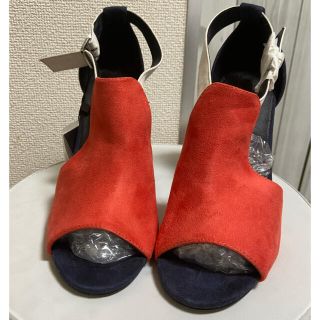 ザラ(ZARA)の【今年のトレンドカラー！新品☆未使用】ZARA BASIC ミュール(ハイヒール/パンプス)