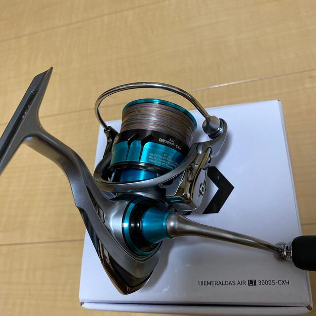 DAIWA(ダイワ)のダイワ18エメラルダス　エア　LT3000S-CXH スポーツ/アウトドアのフィッシング(リール)の商品写真