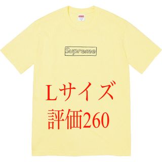 シュプリーム(Supreme)のSupreme KAWS Chalk Logo Tee Pale Yellow(Tシャツ/カットソー(半袖/袖なし))