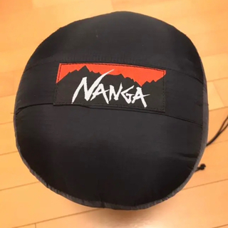 ナンガ(NANGA)の【山渓×NANGA]オーロラ600DXオールブラック　レギュラー(寝袋/寝具)