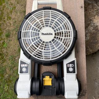 マキタ(Makita)のmakita 扇風機 サーキュレーター 充電式(扇風機)