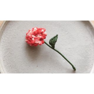 お花のブローチ　立体刺繍ブローチ(ブローチ/コサージュ)