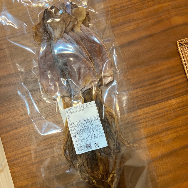 するめいか　北海道産　素干魚介類スルメ6枚 食品/飲料/酒の加工食品(乾物)の商品写真
