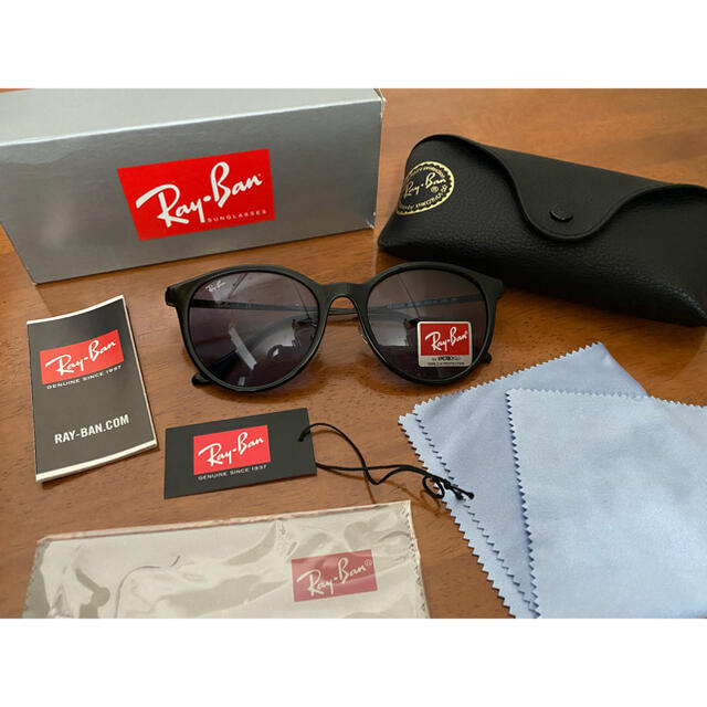 Ray-Ban(レイバン)の【新品】正規品 レイバン Ray-Ban サングラス ケース付き メンズのファッション小物(サングラス/メガネ)の商品写真