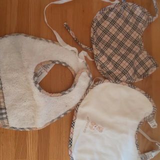 バーバリー(BURBERRY)の専用。BURBERRY スタイ3枚セット(ベビースタイ/よだれかけ)