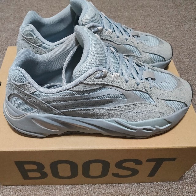 adidas(アディダス)のADIDAS YEEZY BOOST 700 V2 HOSPITAL BLUE メンズの靴/シューズ(スニーカー)の商品写真