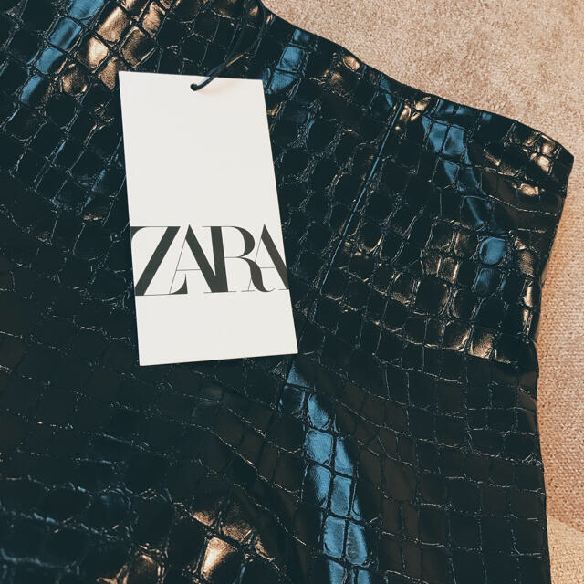 ZARA(ザラ)の【新品】ZARAクロコ柄風スカート レディースのスカート(ミニスカート)の商品写真