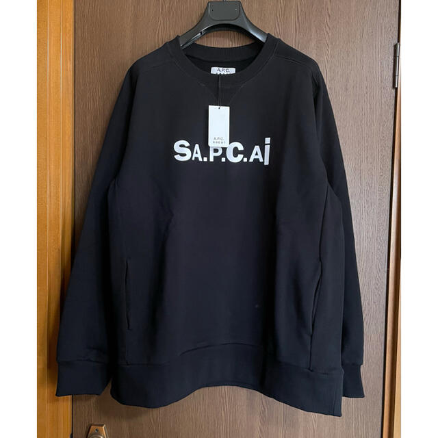 sacai(サカイ)の希少XL新品 sacai A.P.C. メンズ スウェット シャツ 黒 サカイ メンズのトップス(スウェット)の商品写真