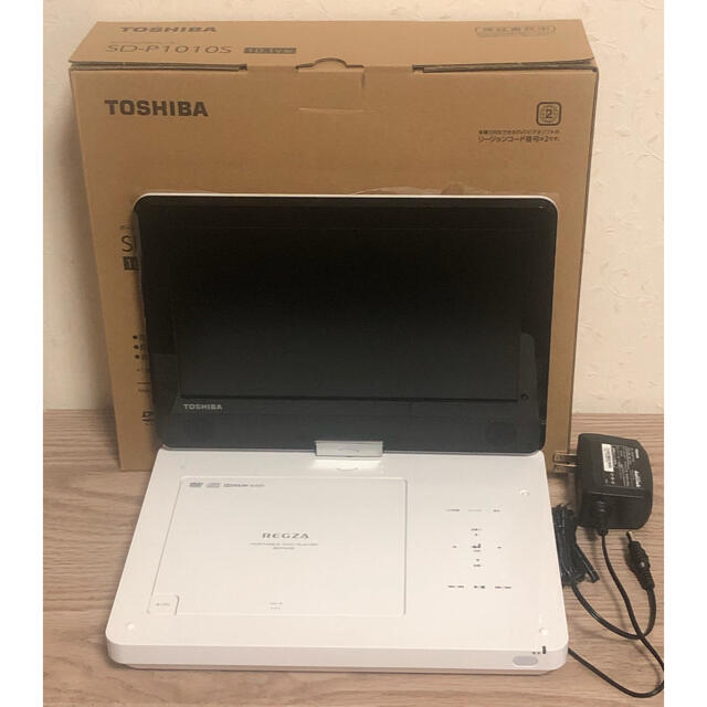 東芝(トウシバ)のTOSHIBA 10.1V型 東芝ポータブルDVDプレーヤー SD-P1010S スマホ/家電/カメラのテレビ/映像機器(DVDプレーヤー)の商品写真
