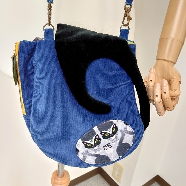 お散歩猫さんミニバック黒猫さん ハンドメイドのファッション小物(バッグ)の商品写真