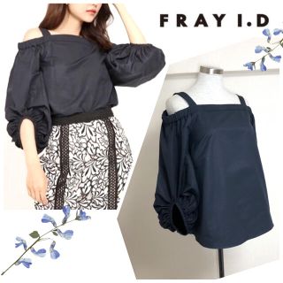 フレイアイディー(FRAY I.D)のFRAY I.Dフレイアイディー（ネイビー）オフショルパフ袖ブラウス(シャツ/ブラウス(長袖/七分))