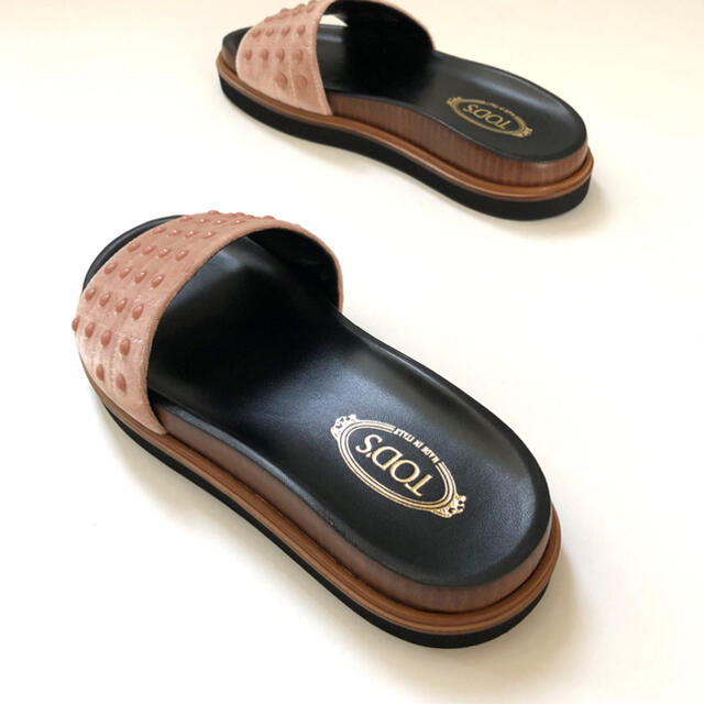 TOD'S(トッズ)の新品/35 Tod's トッズ スモーキーピンク ベロア サンダル レディースの靴/シューズ(サンダル)の商品写真