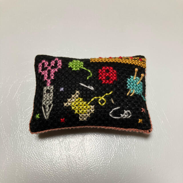 男性に人気! ピンクッション 針刺し 英国製 りす ぶた ネストバード カルガモの親子 ハリネズミ ミシン 帽子と猫 ピューター製 ソーイング 針山 インテリア 雑貨 動物 かわいい あす楽 ギフト プレゼント 贈り物