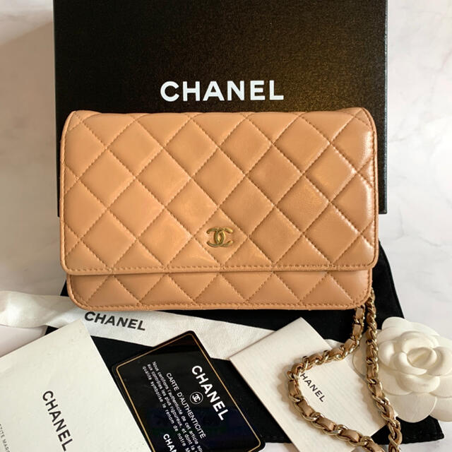 CHANEL シャネル 美品 チェーンウォレット ベージュ マトラッセ 財布