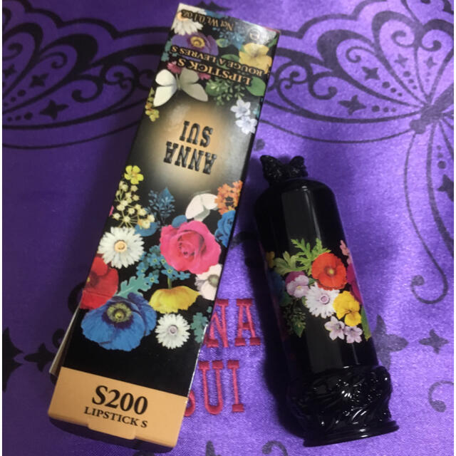 ANNA SUI(アナスイ)の新品　アナスイリップスティックS200パープルアネモネ コスメ/美容のベースメイク/化粧品(口紅)の商品写真