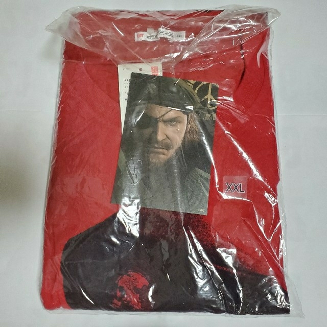 UNIQLO(ユニクロ)のメタルギアソリッド ピースウォーカー Tシャツ 半袖 XXL 赤 1枚 メンズのトップス(Tシャツ/カットソー(半袖/袖なし))の商品写真