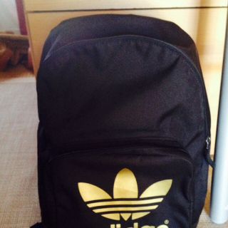 アディダス(adidas)のadidas 黒金リュック(リュック/バックパック)