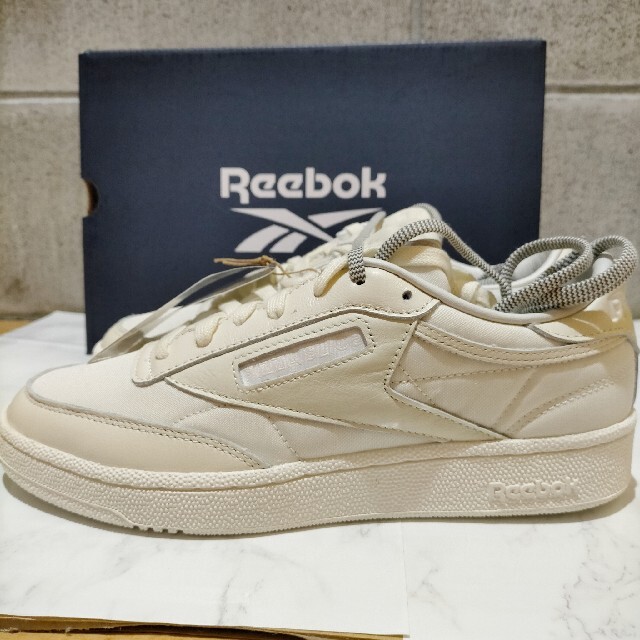 Reebok(リーボック)の【新品未使用】Reebok × PIZZA SLICE CLUB C 85 メンズの靴/シューズ(スニーカー)の商品写真