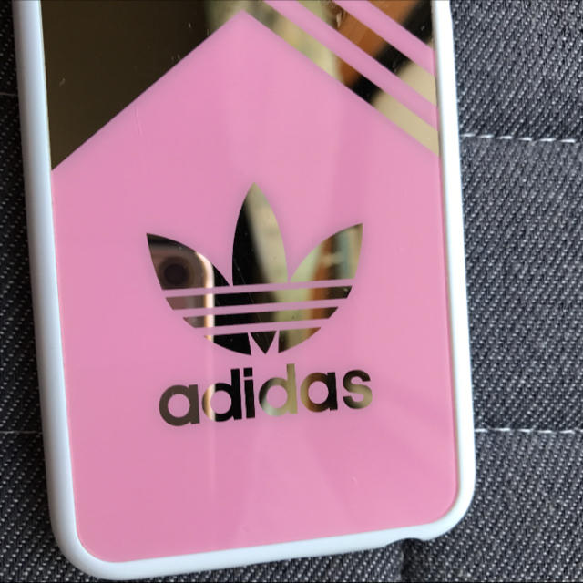 adidas(アディダス)のiPhone6用 アディダススマホケース スマホ/家電/カメラのスマホアクセサリー(iPhoneケース)の商品写真