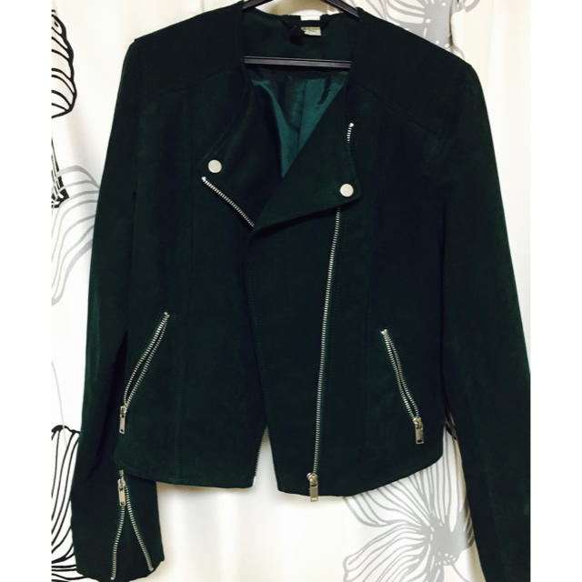 H&M(エイチアンドエム)の専用 レディースのジャケット/アウター(ライダースジャケット)の商品写真