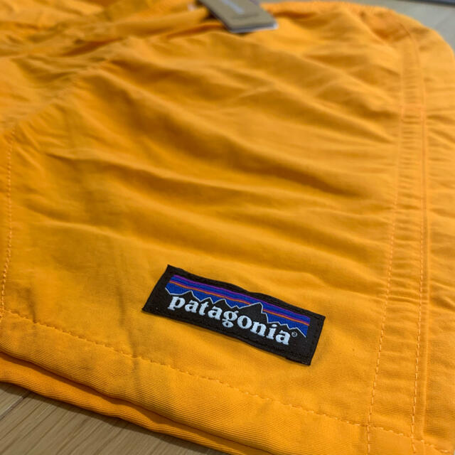 patagonia(パタゴニア)の専用出品　パタゴニア　5インチ メンズ バギーズ ショーツ　マンゴー　Sサイズ メンズのパンツ(ショートパンツ)の商品写真
