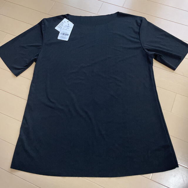 新品　タグ付き　Tシャツ カットソー トップス　ブラック　ストレッチ レディースのトップス(Tシャツ(半袖/袖なし))の商品写真