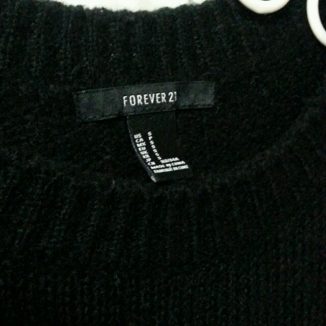 FOREVER 21(フォーエバートゥエンティーワン)の送料込★冬物★FOREVER 21 SWAGロゴニット レディースのトップス(ニット/セーター)の商品写真