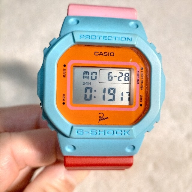 G-SHOCK(ジーショック)のdw 5600 pr カラフル 限定 コラボ G-SHOCK メンズの時計(腕時計(デジタル))の商品写真