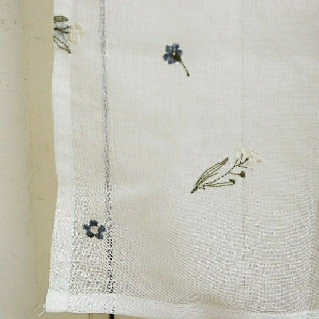 【Salut!】｢抗菌防臭＊刺繍のれん(勿忘草)｣★新品・未開封★ インテリア/住まい/日用品のカーテン/ブラインド(のれん)の商品写真