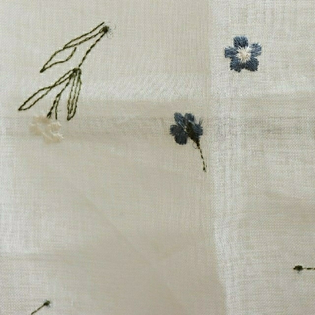 【Salut!】｢抗菌防臭＊刺繍のれん(勿忘草)｣★新品・未開封★ インテリア/住まい/日用品のカーテン/ブラインド(のれん)の商品写真