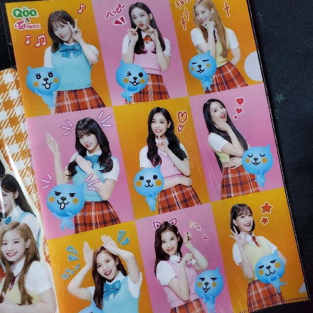 コカ・コーラ(コカコーラ)のQOO & TWICE コラボ A4 クリアファイル ×2種 エンタメ/ホビーのCD(K-POP/アジア)の商品写真