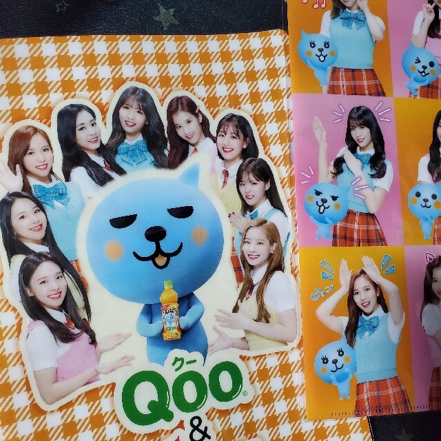 コカ・コーラ(コカコーラ)のQOO & TWICE コラボ A4 クリアファイル ×2種 エンタメ/ホビーのCD(K-POP/アジア)の商品写真