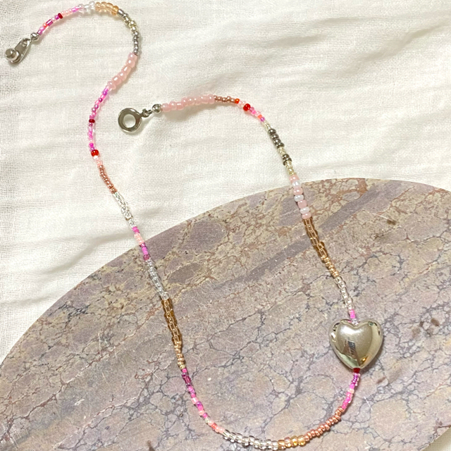 Ron Herman(ロンハーマン)のPINK mix Heart necklace ピンク ハート ビーズネックレス ハンドメイドのアクセサリー(ネックレス)の商品写真