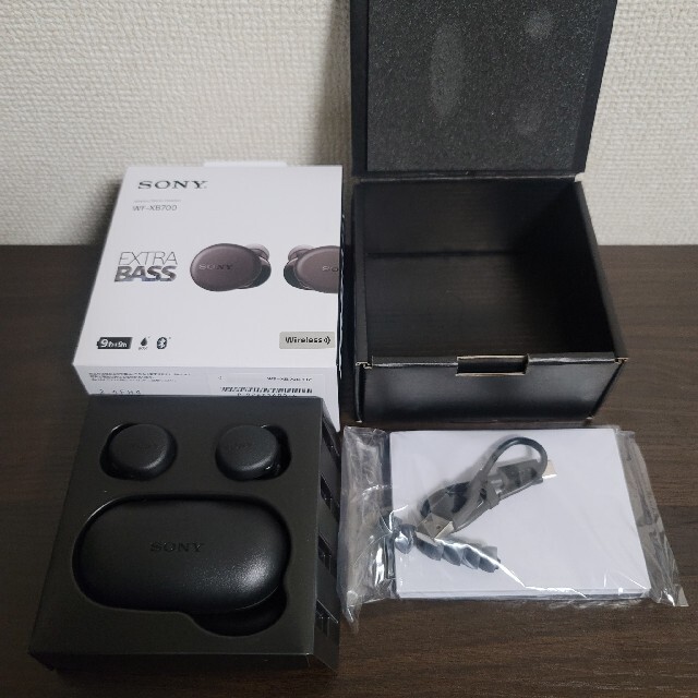 SONY(ソニー)のジェイムズ様専用　SONY WF-XB700 黒　美品 スマホ/家電/カメラのオーディオ機器(ヘッドフォン/イヤフォン)の商品写真