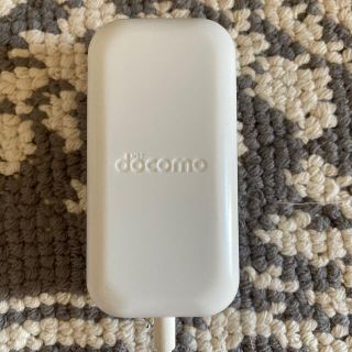 エヌティティドコモ(NTTdocomo)のドコモ充電器　アダプタ07(バッテリー/充電器)