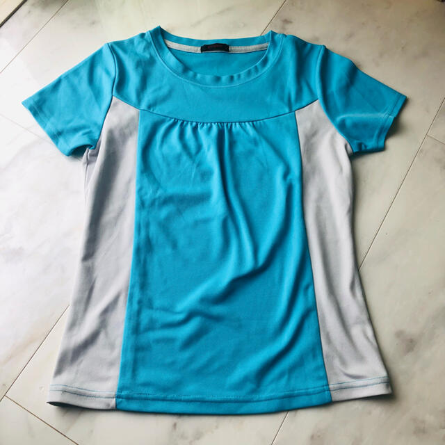GU(ジーユー)のguスポーツ　水色　Tシャツ　M レディースのトップス(Tシャツ(半袖/袖なし))の商品写真