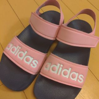 アディダス(adidas)の左　adidas　ピンク　サンダル　21(サンダル)