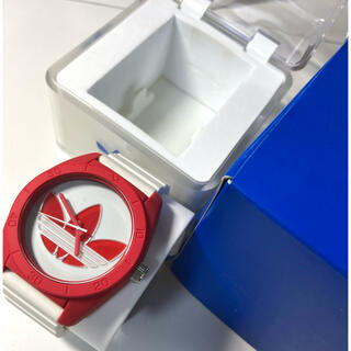 アディダス(adidas)のアディダス 時計 赤白 ユニセックス(腕時計(アナログ))