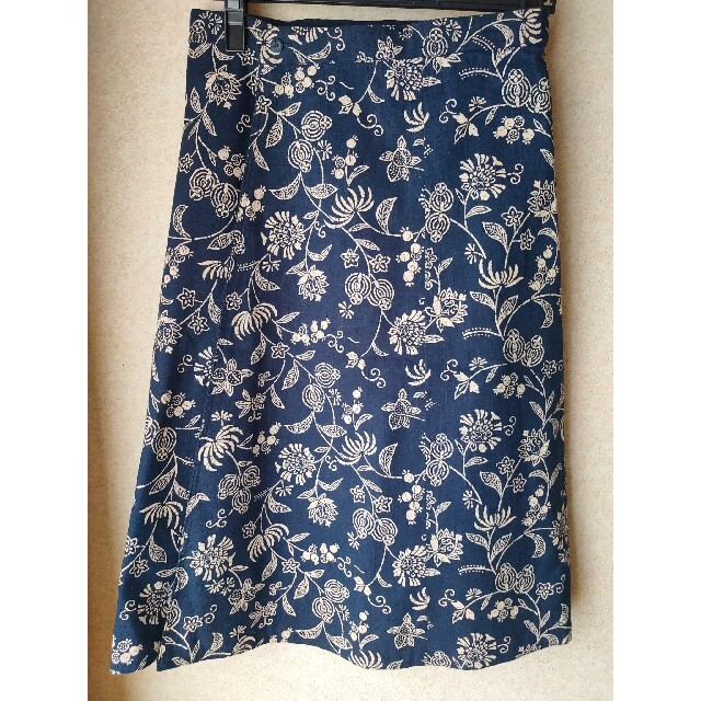 和唐花柄友禅模様　巻き台形スカート　藍色　木綿の部屋　綿100%　フリーサイズ レディースのスカート(ひざ丈スカート)の商品写真