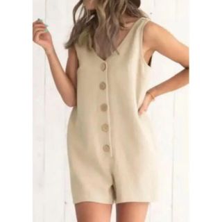 アリシアスタン(ALEXIA STAM)のアリシアスタンFront Coconut Button Romper Beige(オールインワン)