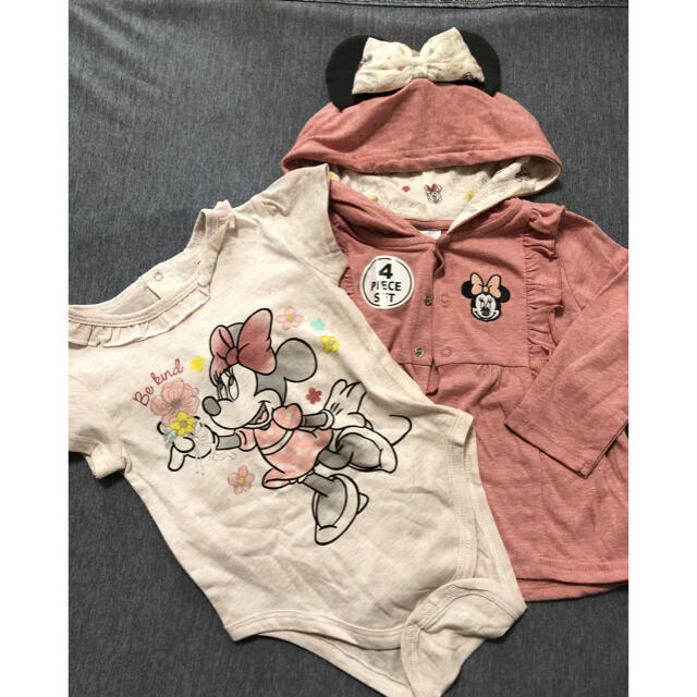 コストコ(コストコ)の新品★ 値下げ　　ベビー服　夏物　Disneyミニーちゃん4点セット キッズ/ベビー/マタニティのベビー服(~85cm)(Ｔシャツ)の商品写真