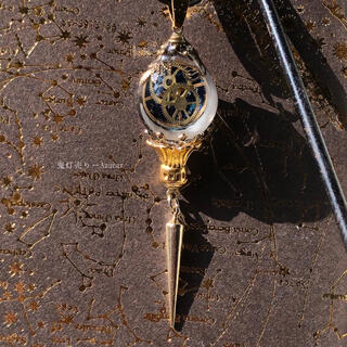三日月動かす歯車時計とランタン　オルゴナイト　蓄光　スチームパンク ネックレス(ネックレス)