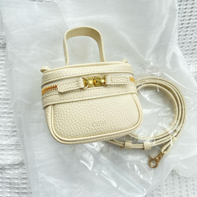 Noble(ノーブル)のchiiiibag Micro Vanity  ホワイト　新品未使用⭐︎ レディースのバッグ(ハンドバッグ)の商品写真