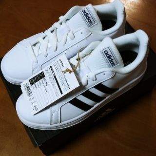 アディダス(adidas)の❬新品❭ adidas レディーススニーカー 22.5㎝(スニーカー)