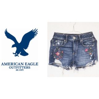 アメリカンイーグル(American Eagle)のアメリカンイーグル◆花刺繍デニムショートパンツ◆新品未使用◆レディース(ショートパンツ)