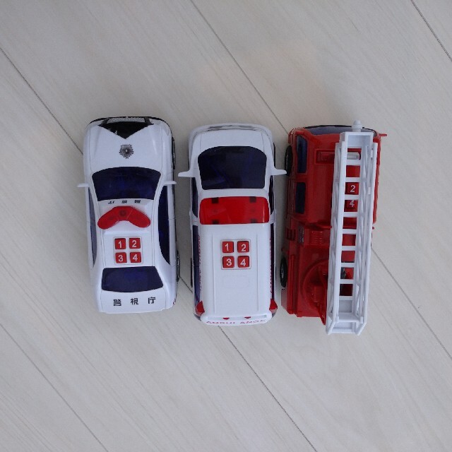 トイザらス(トイザラス)の緊急車両セット キッズ/ベビー/マタニティのおもちゃ(電車のおもちゃ/車)の商品写真