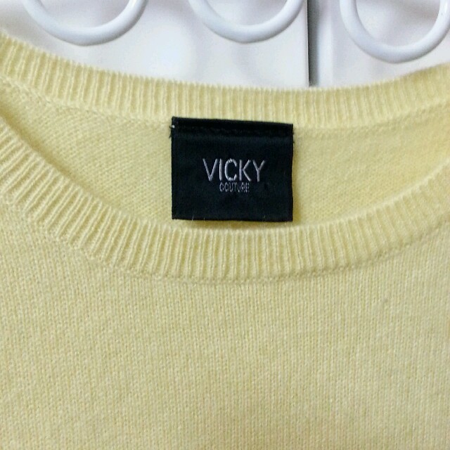 VICKY(ビッキー)の送料込★VICKY ビッキー カシミヤニット イエロー サイズ2 レディースのトップス(ニット/セーター)の商品写真